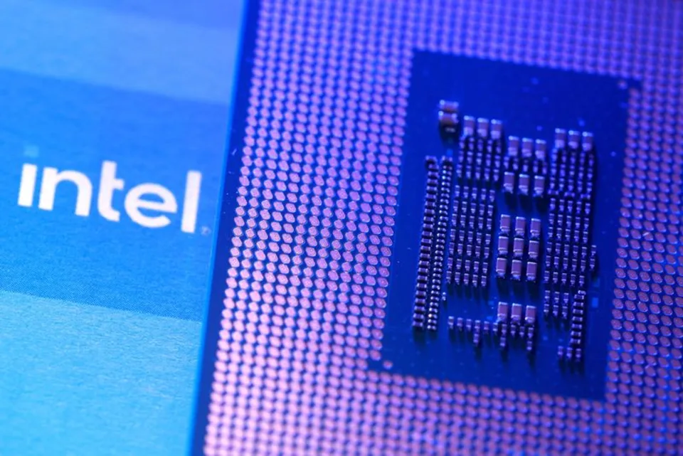 Intel turns to next-generation ASML tool to help make its laptop chips.