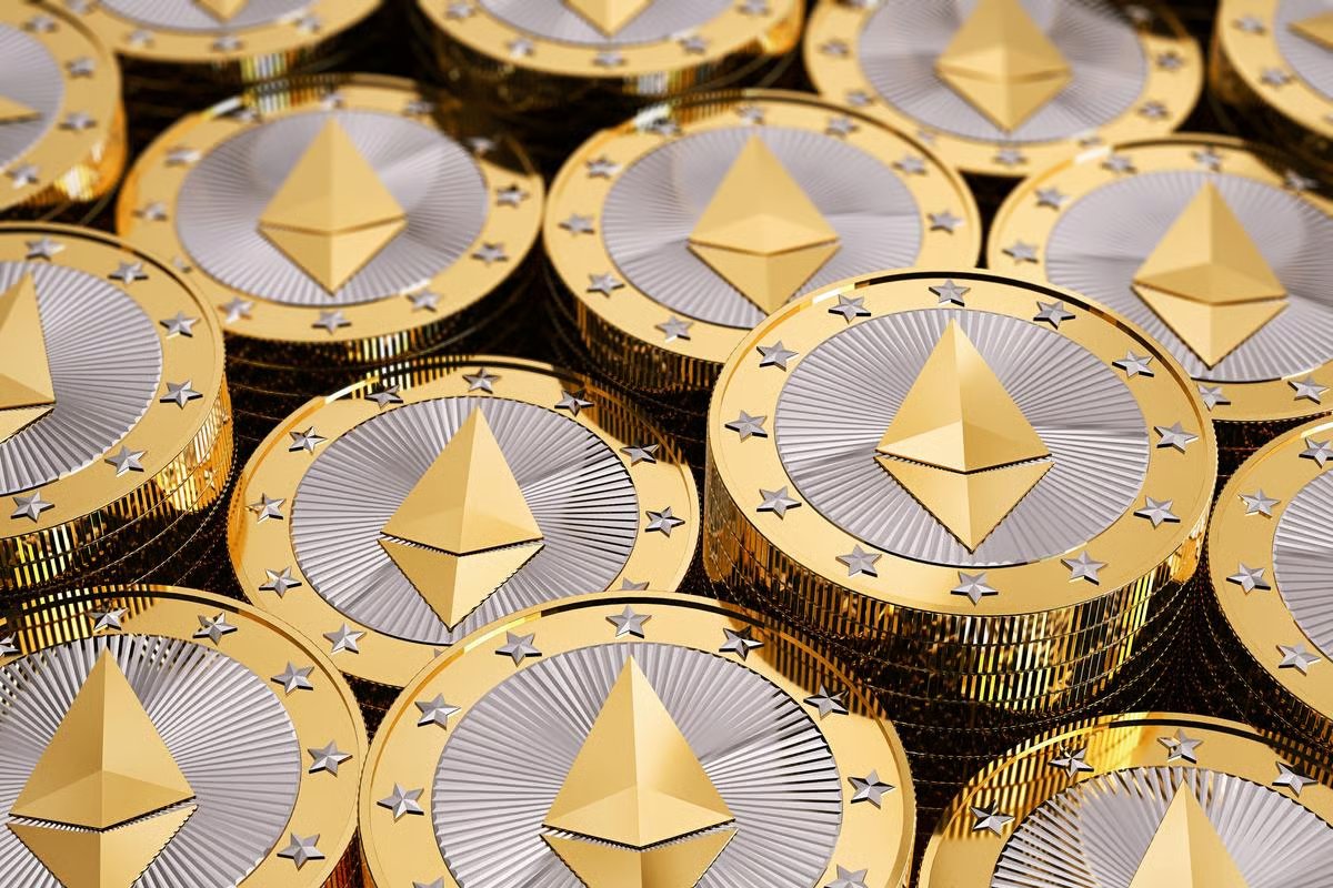 XRP Falls Below $1 For First Time Since 2024. Here