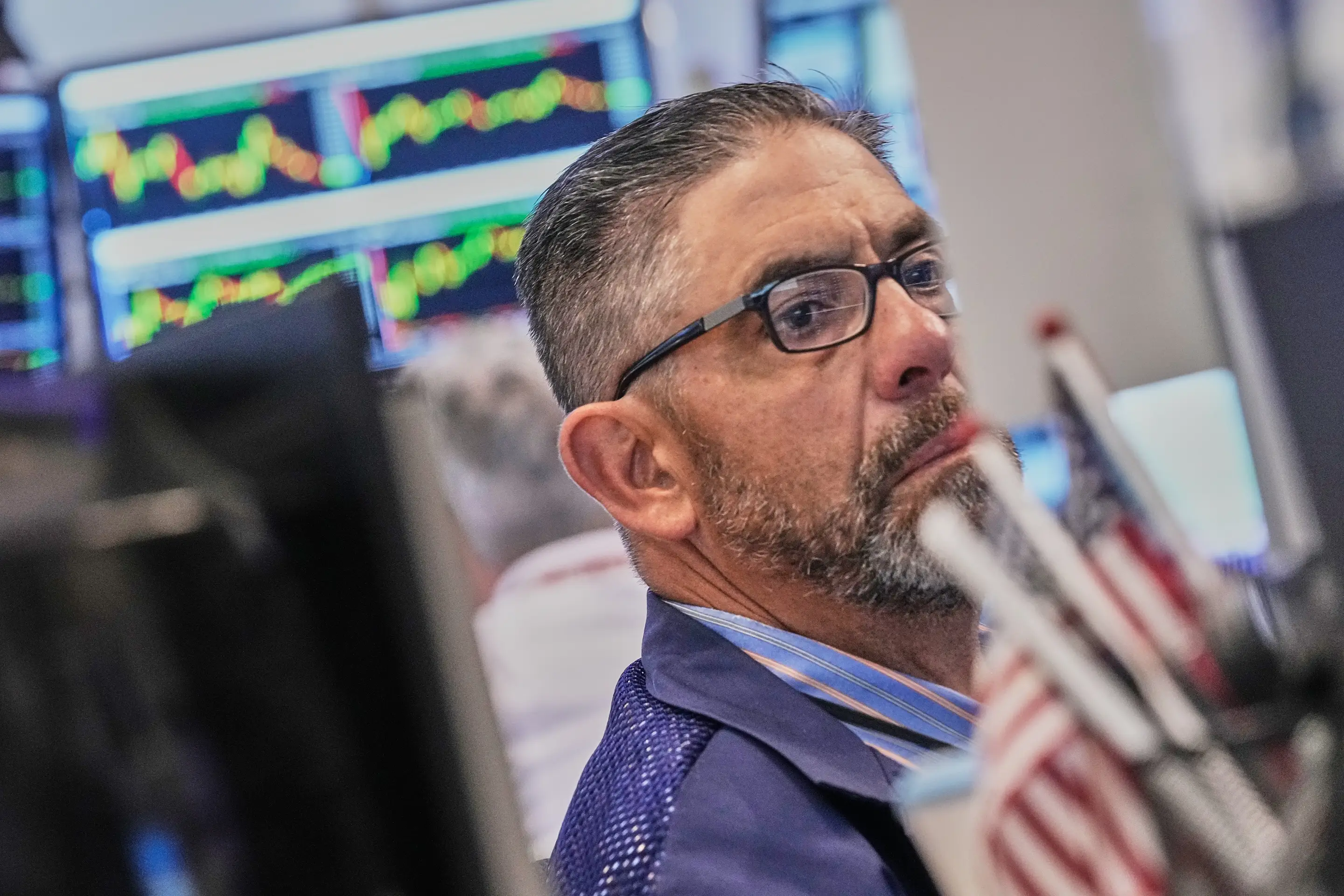 World shares rally after Dow hits a record, as some AI shares bounce back.