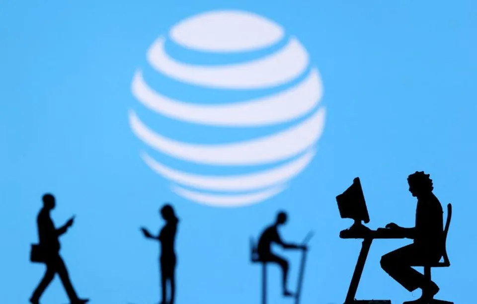AT&T tops targets for wireless subscriber additions as bundle offers gain traction.