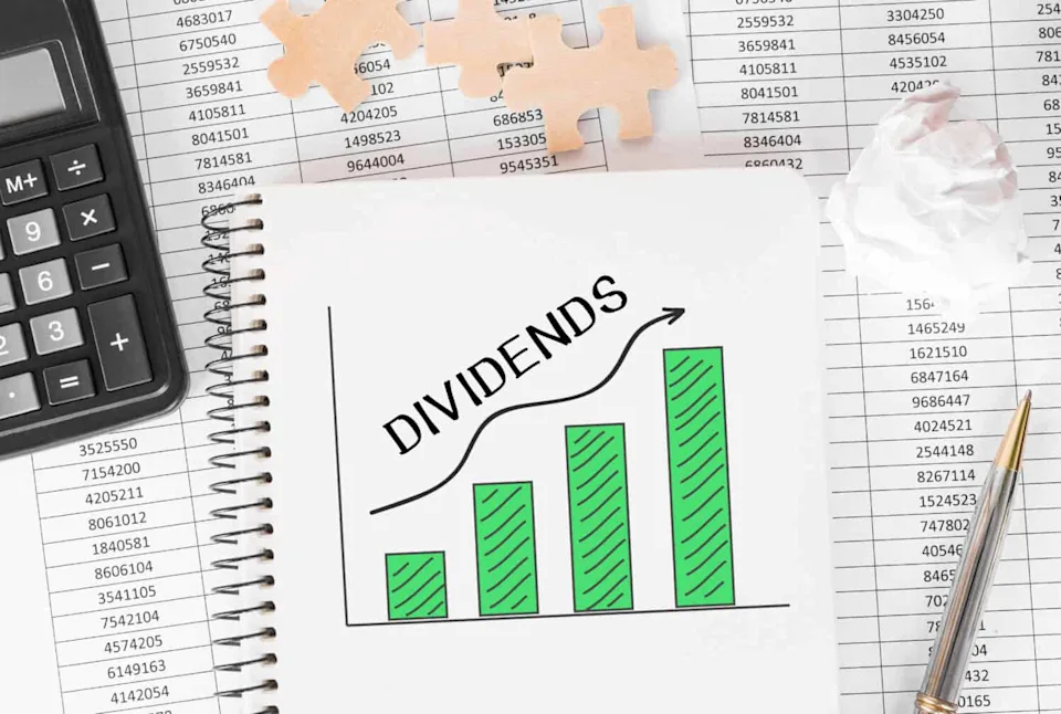 this-1-75-million-portfolio-pays-10-200-a-month-from-three-income-buckets