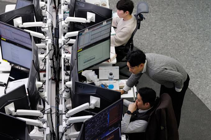 Korean Stocks Extend Drop From Peak to 20% as AI Jitters Spread.