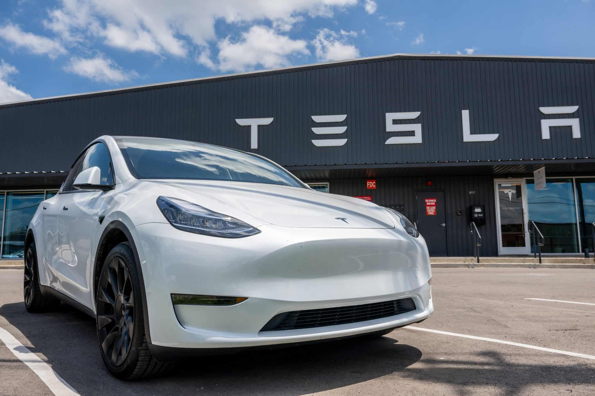 Tesla’s Chip Breakthrough Is a Big Deal. Time to Buy the Surge?