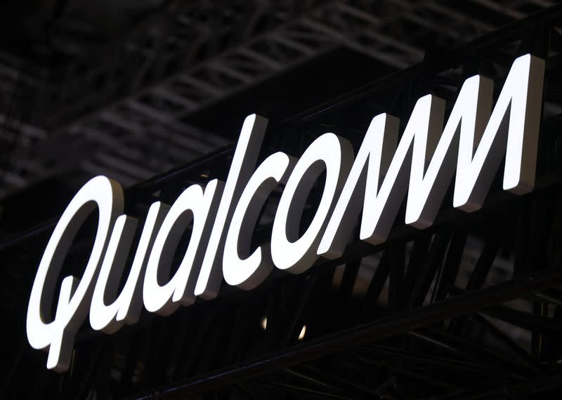 Qualcomm in talks with Samsung Electronics for contract manufacturing, South Korean newspaper says.