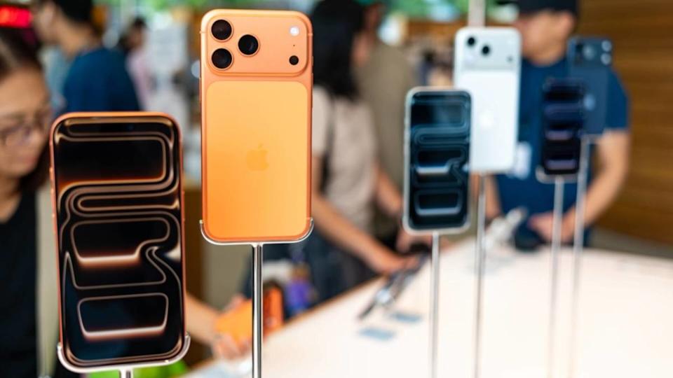 Early Apple stock investors now earn a 5.2 percent dividend yield.