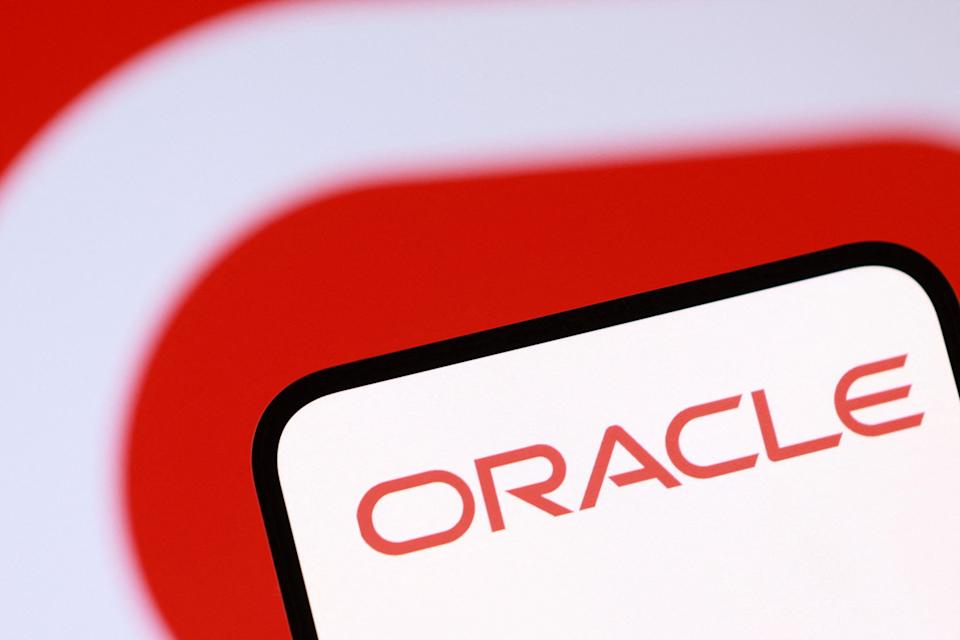 Oracle stock sinks as revenue falls short of Wall Street estimates.
