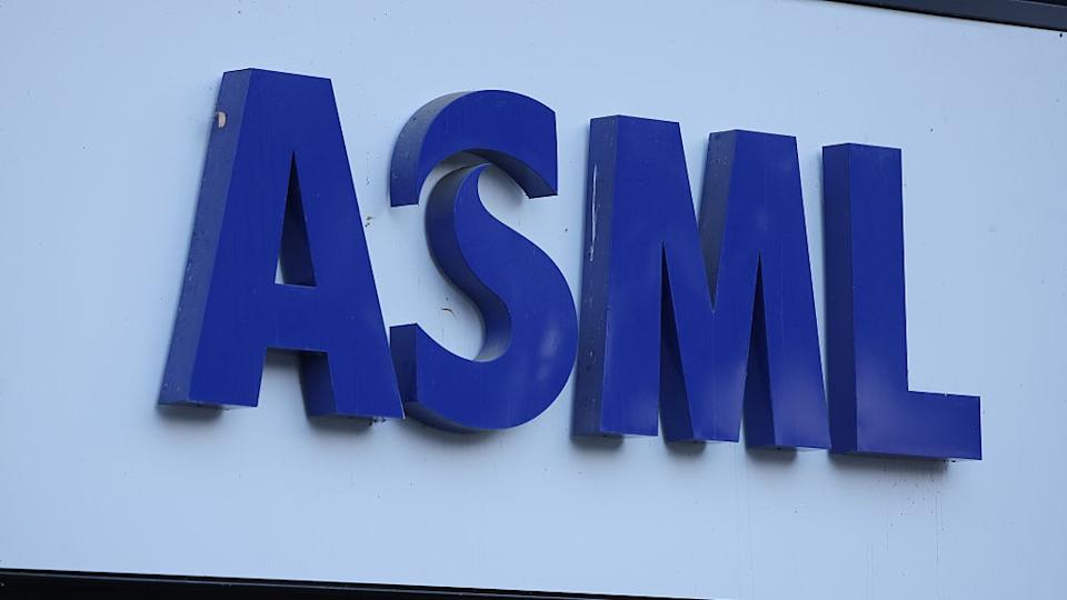 ASML’s Record Orders Smash Estimates as AI Spurs Demand.