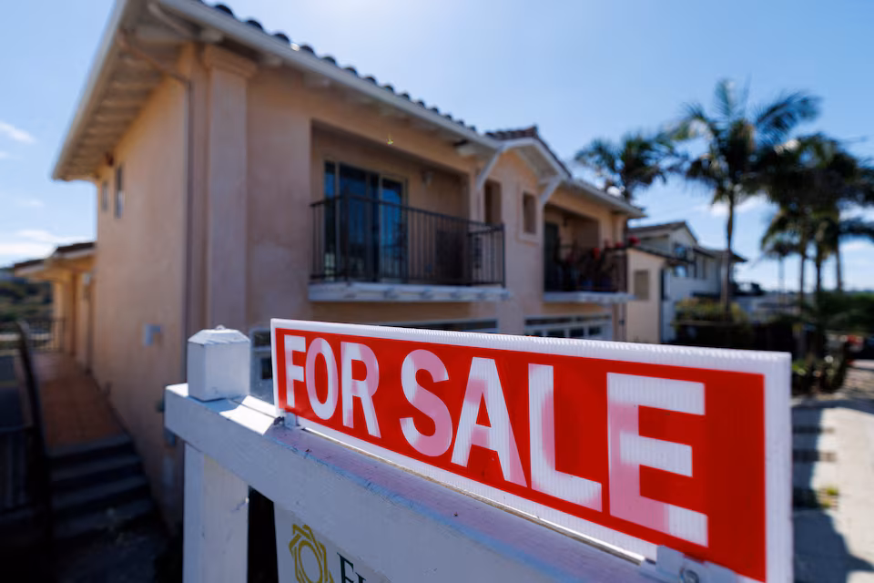 US mortgage rates rise to 6.56%, MBA says.