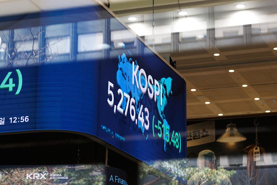 Korean Stocks Rebound From Brink of Correction on Samsung Rally.