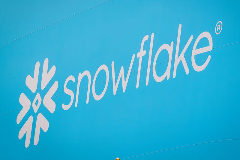 Snowflake boosts forecast, signs $6 billion AWS deal as enterprise AI adoption grows.