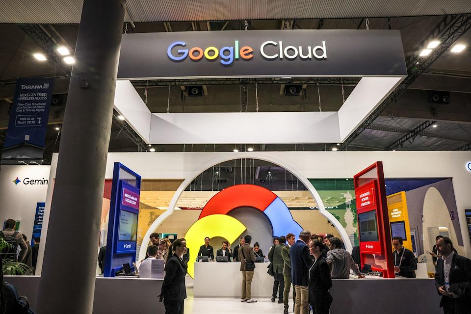 AI Bond Binge Overwhelms Wall Street, Pushes Alphabet Abroad.