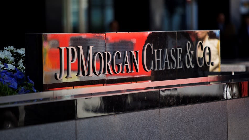 JPMorgan Investment-Banking Fees Drop on Debt-Underwriting Miss.