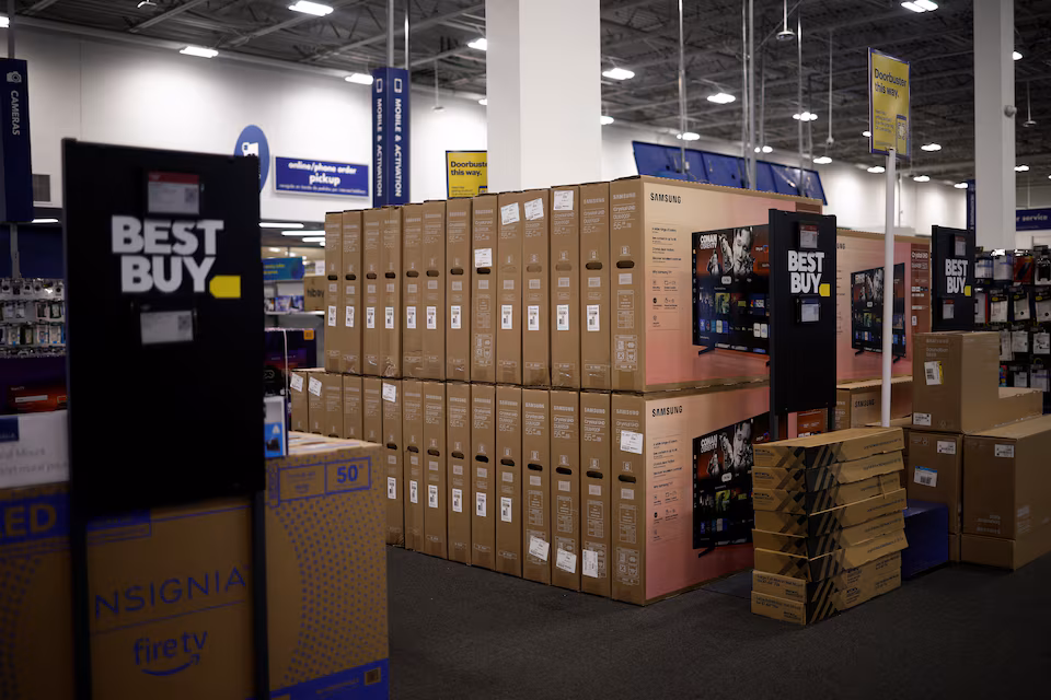 Best Buy stock pops on stronger-than-expected earnings as MacBook Neo launch and higher tax refunds boost sales.