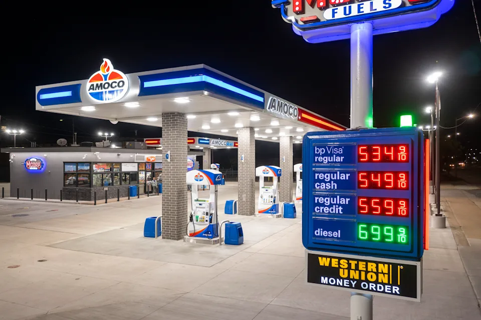 Gas prices fall below $4 per gallon as oil loses steam.