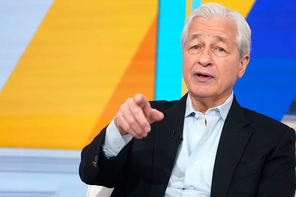 Jamie Dimon highlights Iran War, private credit, and AI-driven job losses as major US risks in his annual letter.