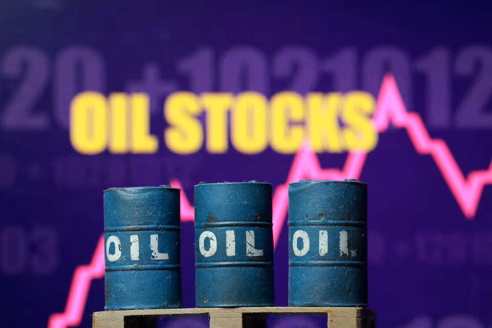 Traders place $760 million bet on falling oil ahead of Hormuz announcement.